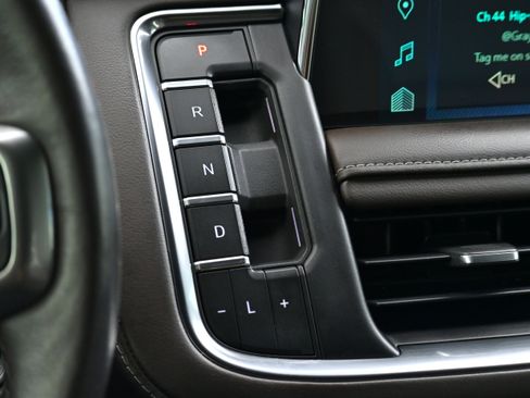 Used 2022 Chevrolet Tahoe Z71 w/ Luxury Package image 28