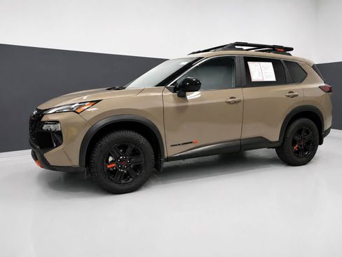 Certified 2025 Nissan Rogue SV AWD/4WD image 2