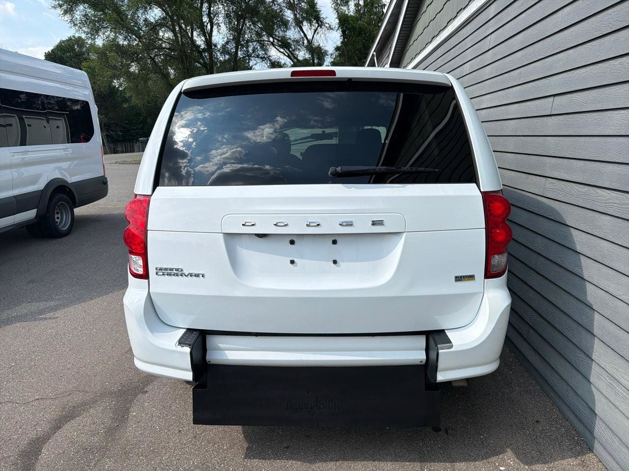 Used 2017 Dodge Grand Caravan SE w/ Power Window Group FWD image 18