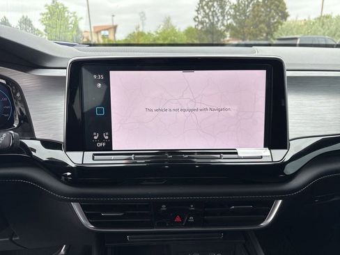 Used 2024 Volkswagen Atlas Cross Sport SE AWD/4WD image 14