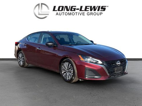 Used 2024 Nissan Altima 2.5 SV image 10