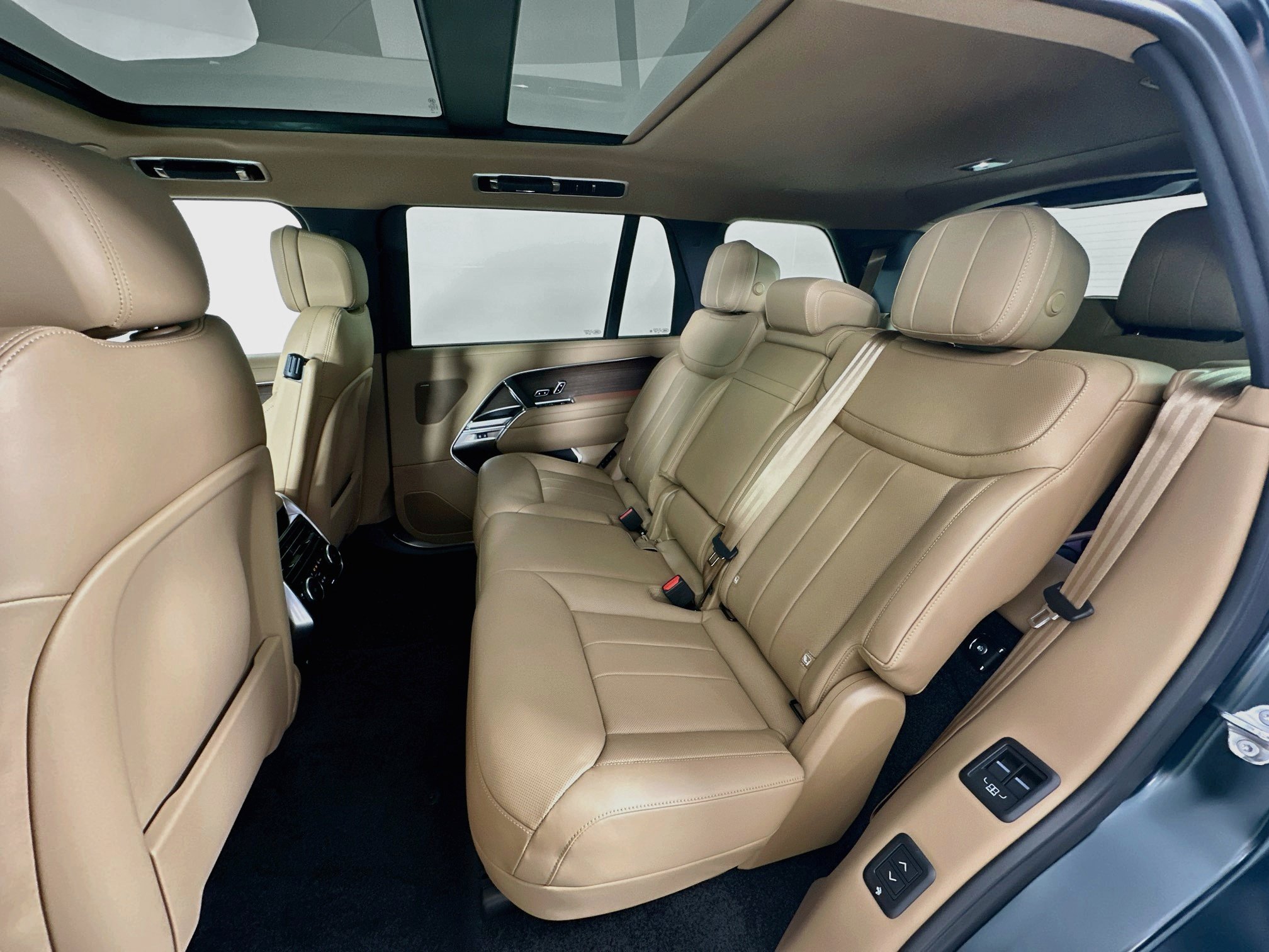 New 2027 Land Rover Range Rover Long Wheelbase SE AWD/4WD image 22