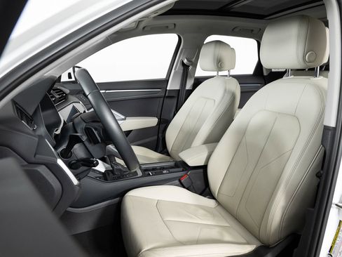 Used 2021 Audi Q3 2.0T Premium Plus w/ Premium Plus Package image 15