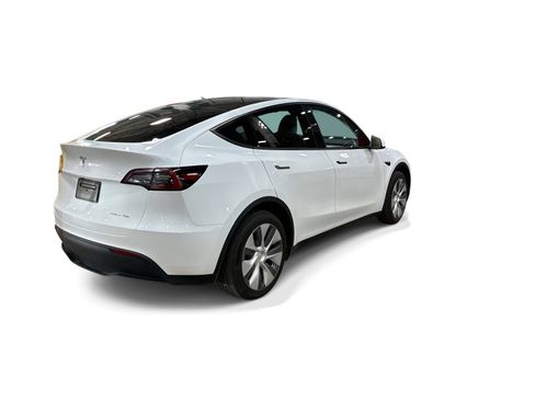 Certified 2023 Tesla Model Y AWD image 6