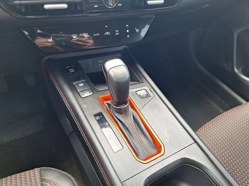 Used 2025 Nissan Kicks SR w/ SR Premium Package FWD image 13