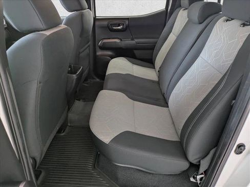 Used 2022 Toyota Tacoma TRD Off-Road image 17