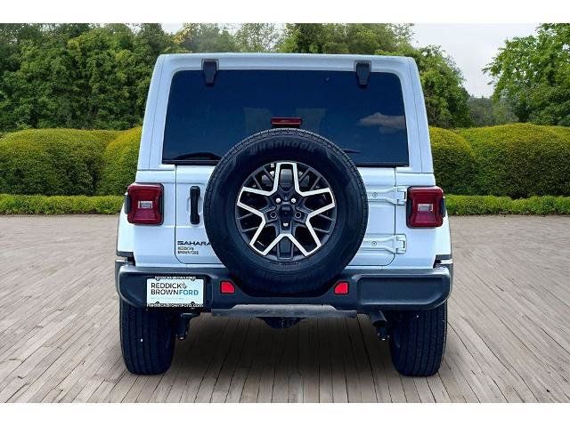 Used 2025 Jeep Wrangler Unlimited Sahara AWD/4WD image 5