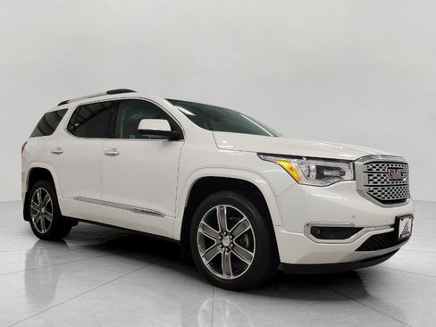 Used 2019 GMC Acadia Denali image 1