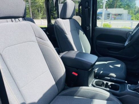 Used 2024 Jeep Wrangler Unlimited Sport AWD/4WD image 13
