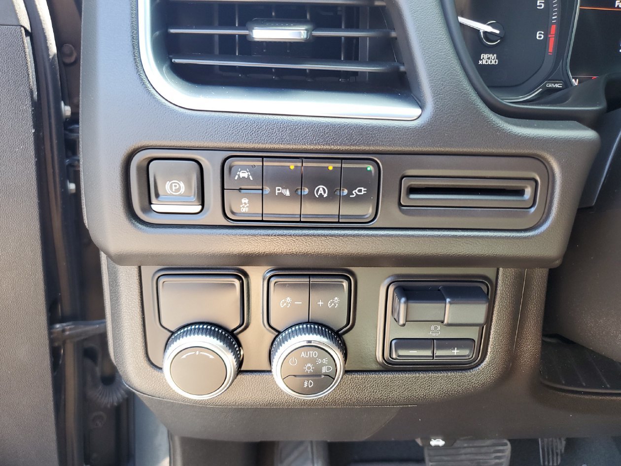 Used 2021 GMC Yukon SLT w/ SLT Luxury Plus Package RWD image 29