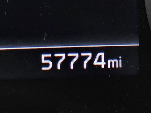 Used 2024 Kia Carnival LX image 14