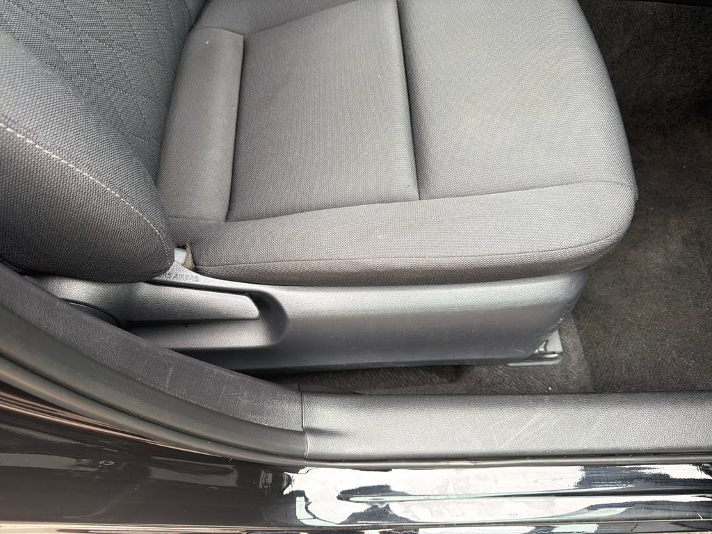 Used 2025 Toyota Corolla LE FWD image 43