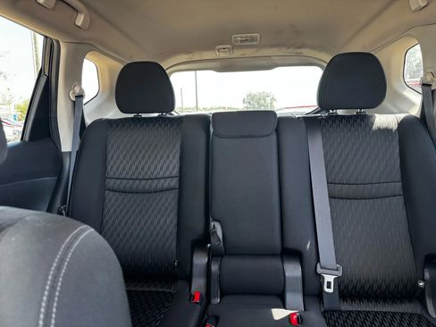 Used 2018 Nissan Rogue SV w/ Premium Package image 17