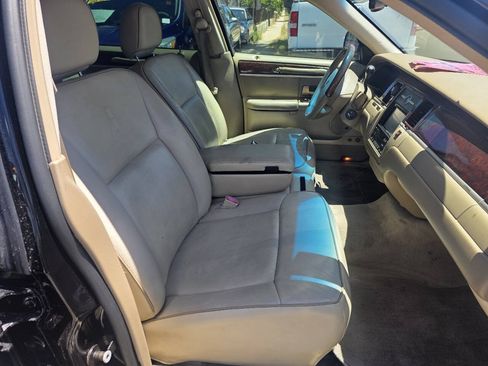 Used 2006 Lincoln Town Car Designer Series RWD image 10