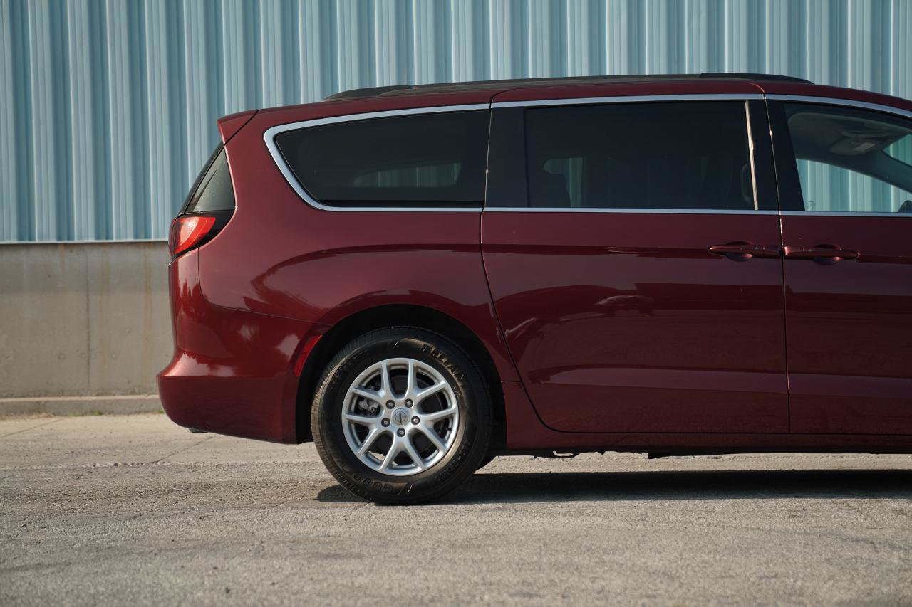 Used 2021 Chrysler Voyager Lxi FWD image 8