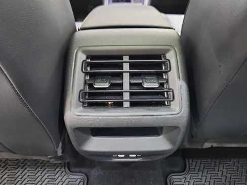 Certified 2025 Volkswagen Tiguan SE w/ Panoramic Sunroof Package AWD/4WD image 34