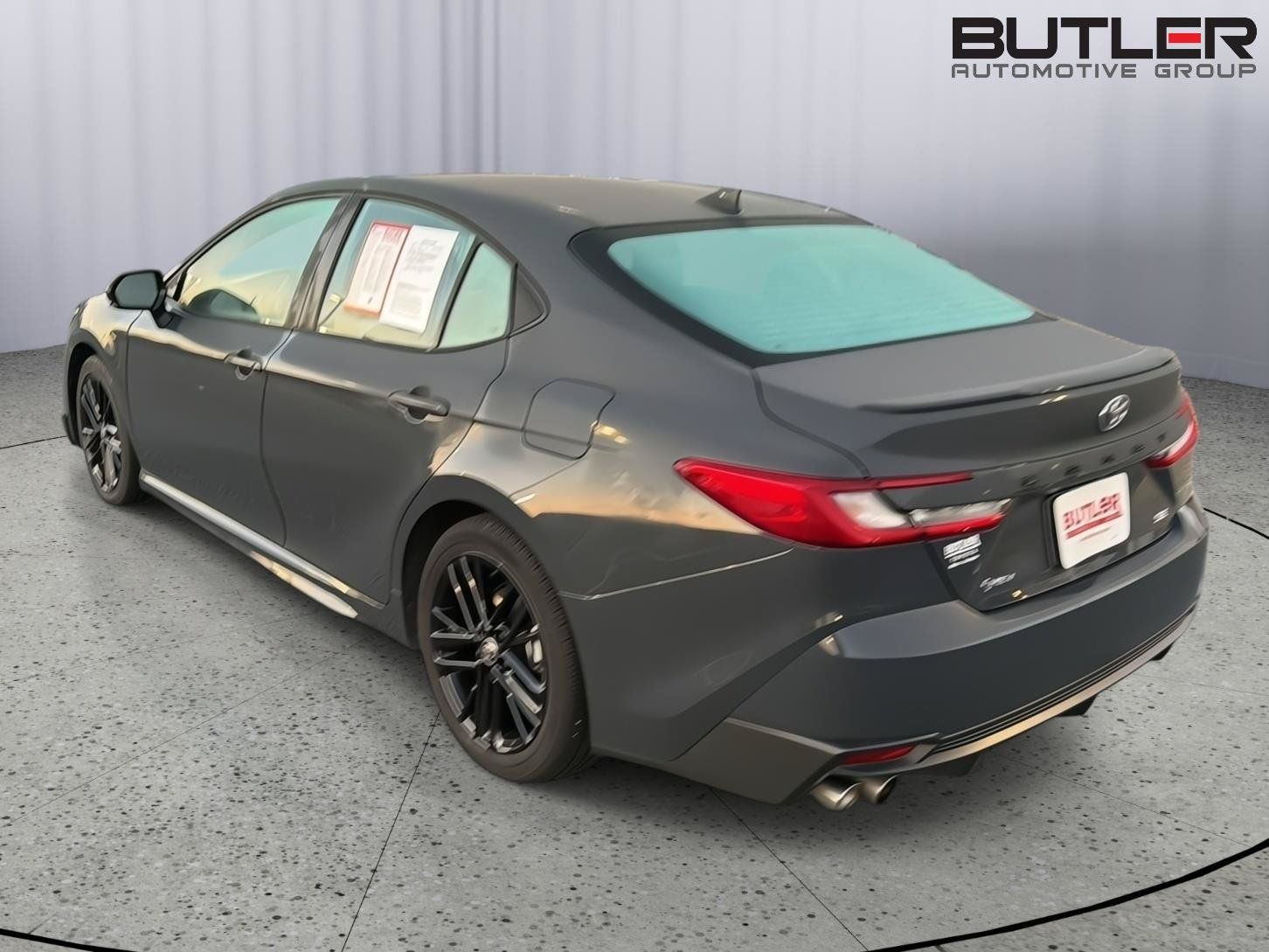Used 2025 Toyota Camry SE FWD image 4