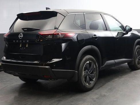 Certified 2026 Nissan Rogue SV image 5