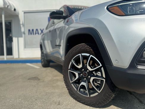 Used 2025 Jeep Compass Trailhawk w/ Trailhawk Elite Group AWD/4WD image 22