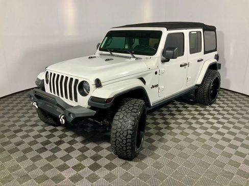 Used 2018 Jeep Wrangler Unlimited Sahara AWD/4WD image 11