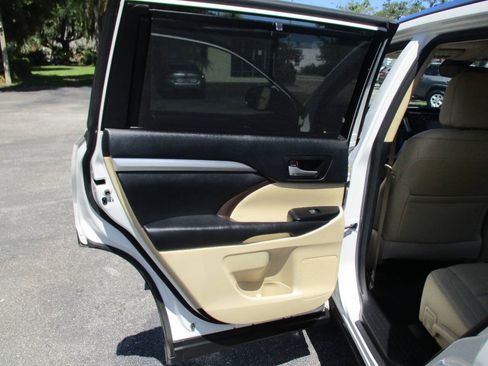 Used 2017 Toyota Highlander XLE FWD image 23