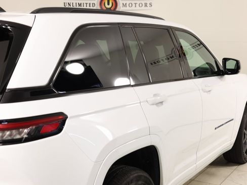 Used 2023 Jeep Grand Cherokee 30th Anniversary image 45