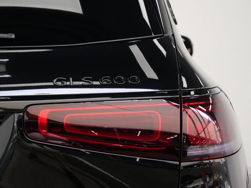 Used 2023 Mercedes-Benz Maybach GLS 600 4MATIC image 53