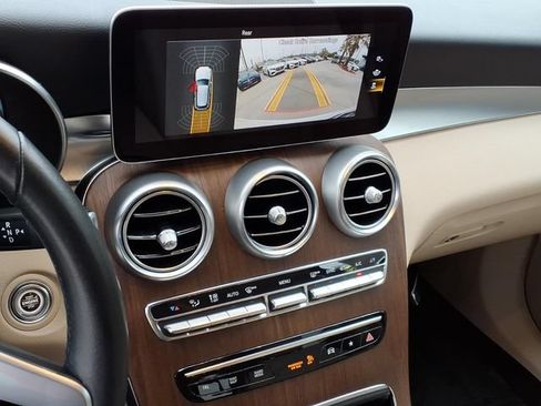 Used 2022 Mercedes-Benz GLC 300 image 6