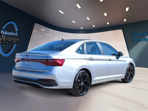 Certified 2025 Volkswagen Jetta SE image 5