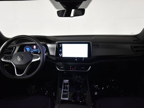New 2025 Volkswagen Atlas Cross Sport SE image 13