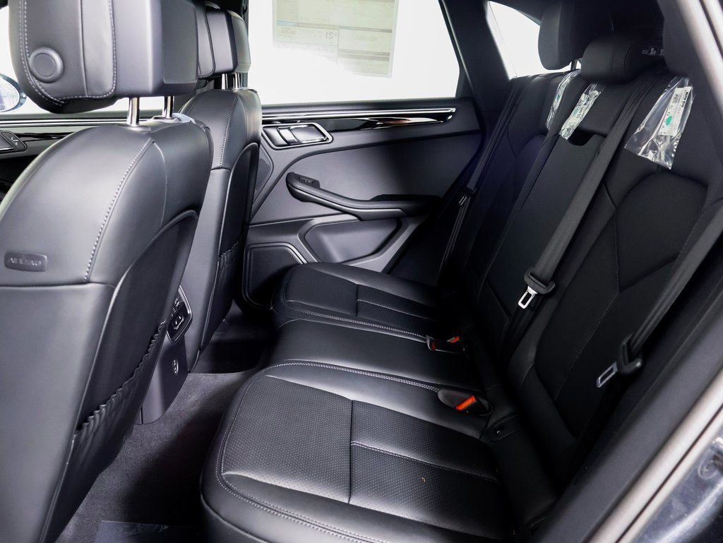 Certified 2026 Porsche Macan AWD/4WD image 9