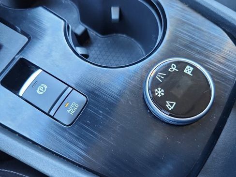 Used 2024 Nissan Rogue S image 24