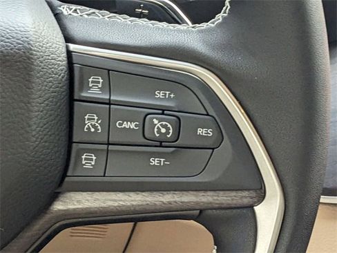 New 2025 Jeep Grand Cherokee Limited image 18