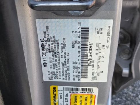 Used 2019 Ford Fusion SE FWD image 12