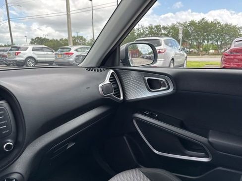 Used 2025 Kia Soul LX w/ LX Technology Package FWD image 26