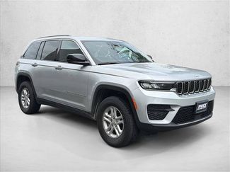 Used 2024 Jeep Grand Cherokee Laredo w/ Luxury Tech Group I AWD/4WD video 3