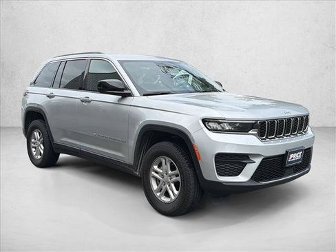 Used 2024 Jeep Grand Cherokee Laredo w/ Luxury Tech Group I AWD/4WD image 3