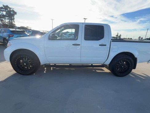 Used 2020 Nissan Frontier SV w/ Midnight Edition Floor Mats image 5