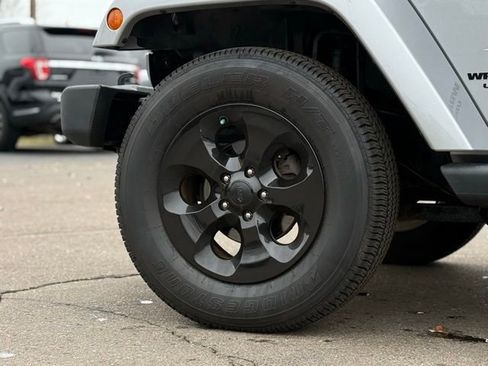 Used 2013 Jeep Wrangler Unlimited Sahara w/ Connectivity Group image 39