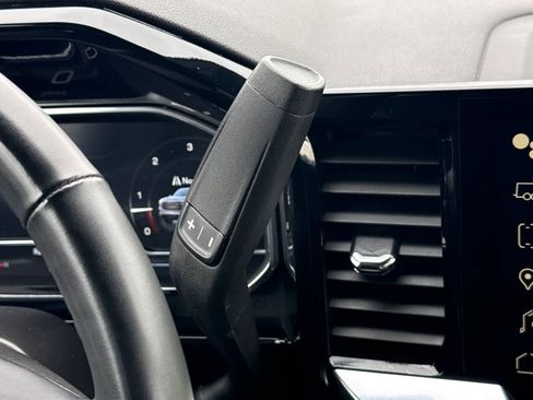 Used 2025 GMC Sierra 1500 SLT image 23