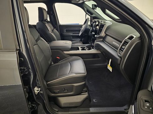 New 2026 RAM 2500 Laramie AWD/4WD image 28