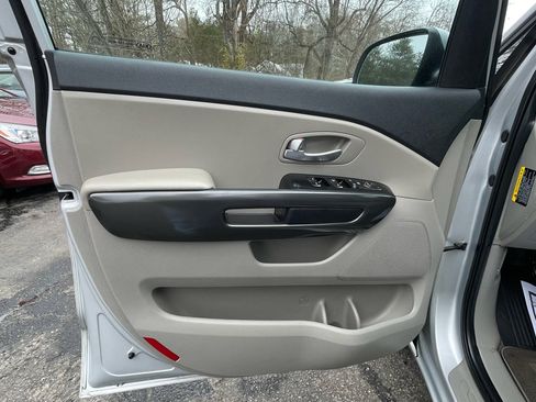 Used 2020 Kia Sedona LX image 16