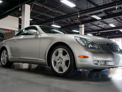 Used 2004 Lexus SC 430 Convertible RWD image 2