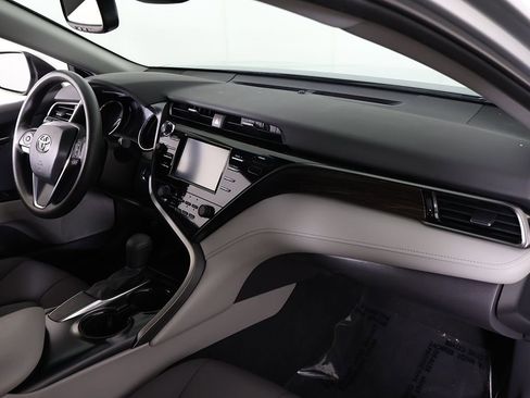 Used 2020 Toyota Camry LE FWD image 25