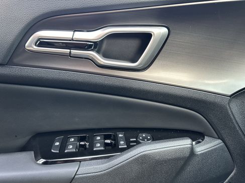 Used 2025 Kia Sportage EX image 21