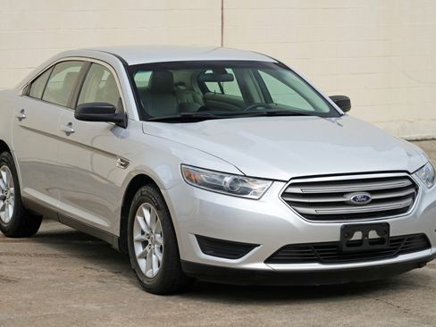 Used 2015 Ford Taurus SE FWD image 44