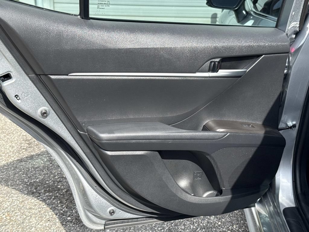 Used 2023 Toyota Camry SE FWD image 12
