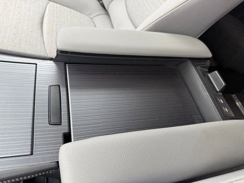 Used 2025 Toyota Sienna LE image 51