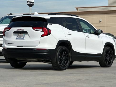 Used 2024 GMC Terrain SLE w/ Elevation Edition image 6