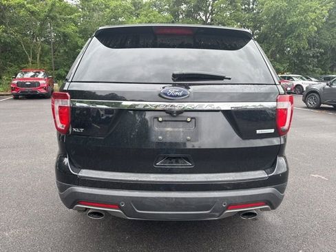 Used 2018 Ford Explorer XLT FWD image 4
